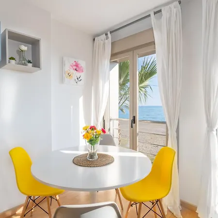 Wintowinrentals Bezmiliana Playa En Con Vistas Al Mar En Primera Linea Apartment Rincon de la Victoria